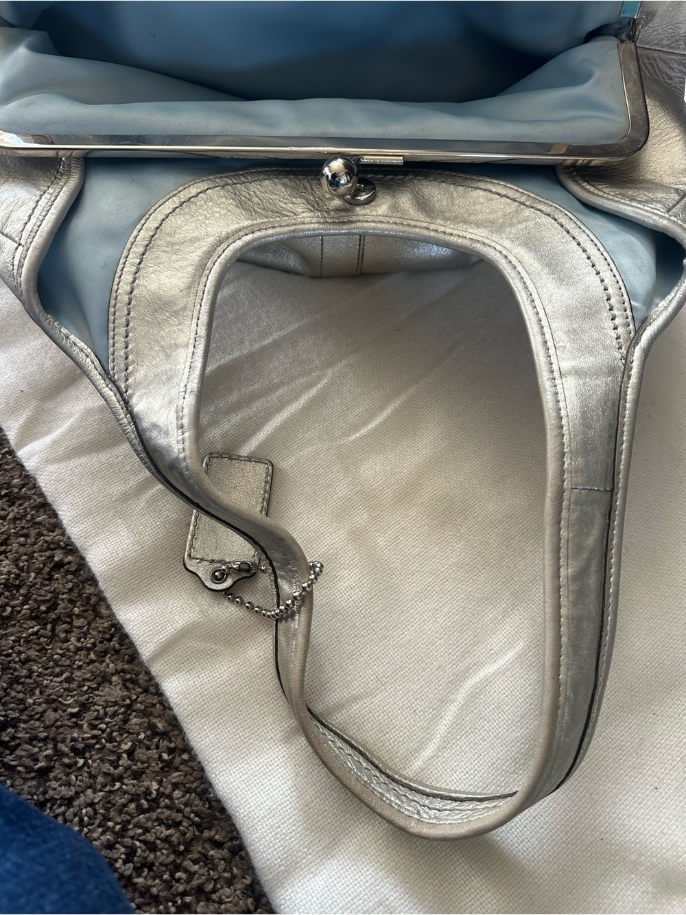 Coach Silver Leather Shoulder Bag with Kiss-Lock Frame - Picture 12 of 14